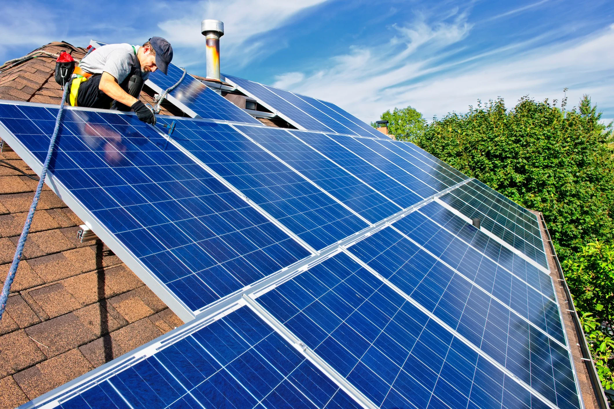 Man_installing_solar_panel